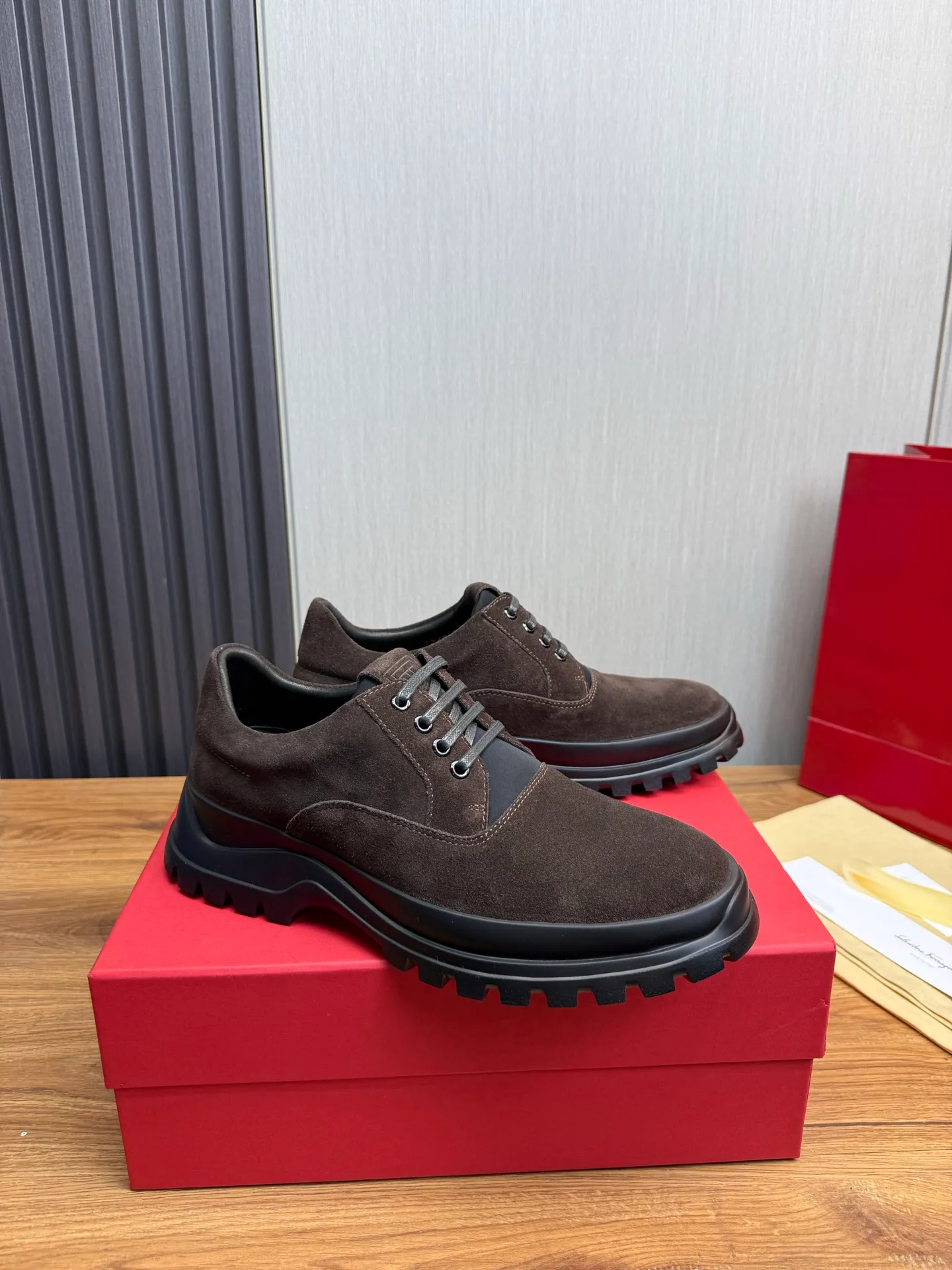 Men's shoes 💰880💰 Ferragamo. [Ferragamo] Men's Loaf leather shoes, the latest hot style, 1:1 original purchase quality, top quality, imported open-edge beaded cowhide leather on the upper, hand-made three-dimensional stitching highlights the round toe design, the inner feet are made of imported cowhide, with original wear-resistant rubber outsole, matching code 39-44, (38, 45 custom-made, non-refundable)
